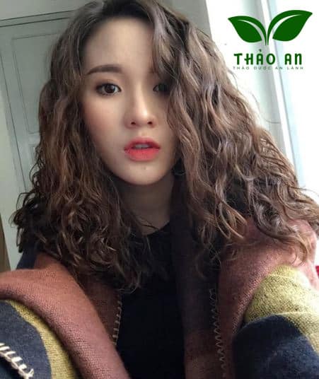 Kiểu tóc xù mì cho người mặt tròn đi tiệc